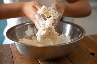 Hindari Menggunakan Tepung yang Sudah Lembap atau Bau Apek